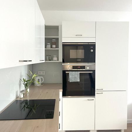 Elegant Escape Apartment III - Free Parking, Easy Access To City Center Bratislava Exterior photo