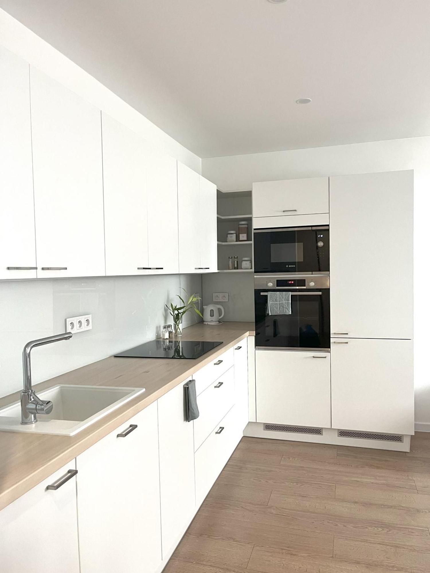 Elegant Escape Apartment III - Free Parking, Easy Access To City Center Bratislava Exterior photo