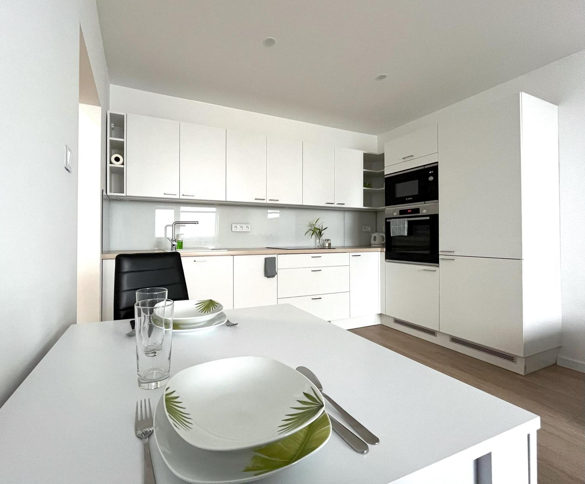 Elegant Escape Apartment III - Free Parking, Easy Access To City Center Bratislava Exterior photo