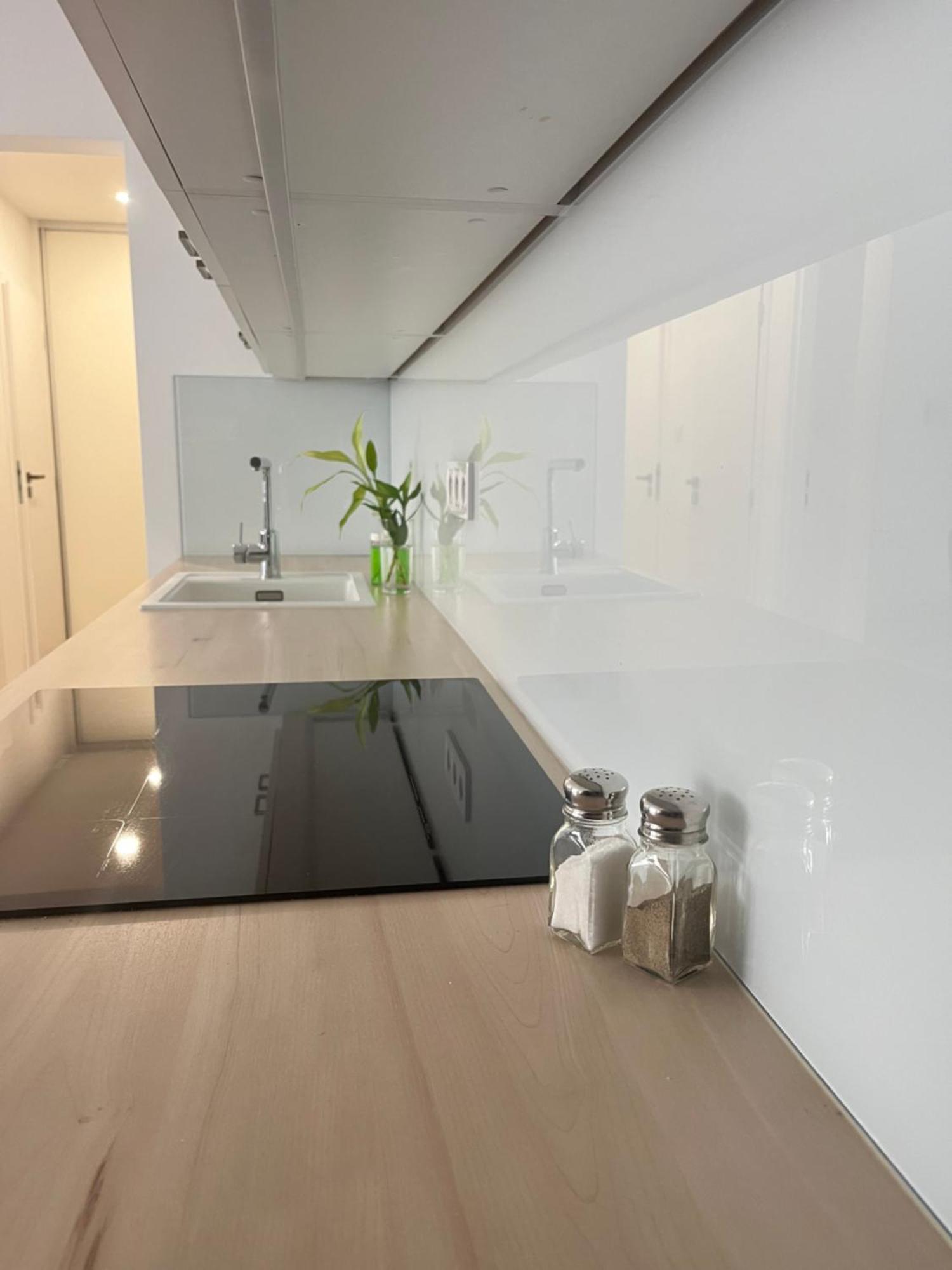 Elegant Escape Apartment III - Free Parking, Easy Access To City Center Bratislava Exterior photo